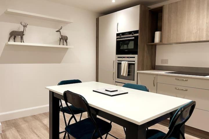 Lovely 3 Bedroom Apartment With Private Garden In Edinburgh City Centre Exterior foto