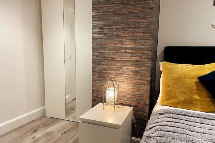 Lovely 3 Bedroom Apartment With Private Garden In Edinburgh City Centre Exterior foto